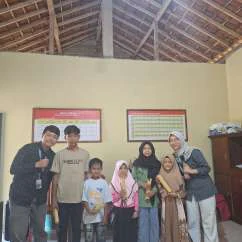 Pelaksanaan sosialisasi PHBS di Posyandu Remaja Dusun Salam — foto 2