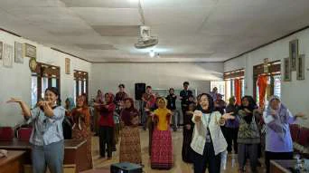 Kegiatan posyandu lansia di Dusun Belang — foto 2