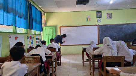 Mengajar di kelas hari kedua
