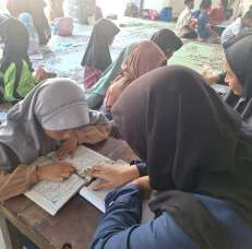 Kegiatan mengajar mengaji TPQ Baitul Hidayah — foto 1